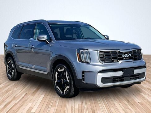 Used 2025 Kia Telluride S FWD image 9