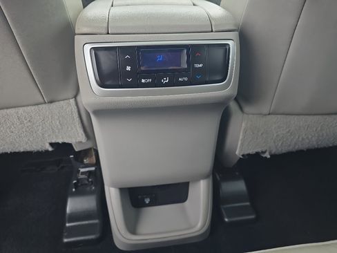 Used 2015 Toyota Highlander XLE AWD/4WD image 21