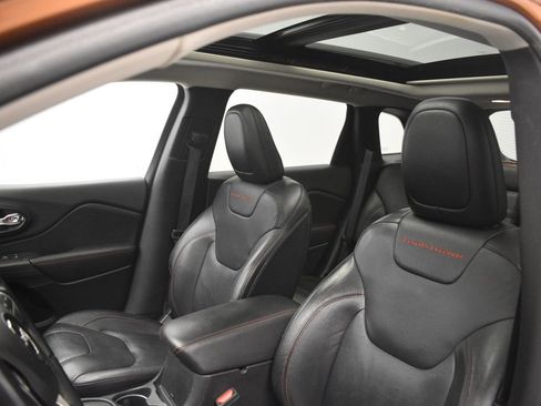 Certified 2016 Jeep Cherokee Trailhawk w/ Comfort/Convenience Group image 36