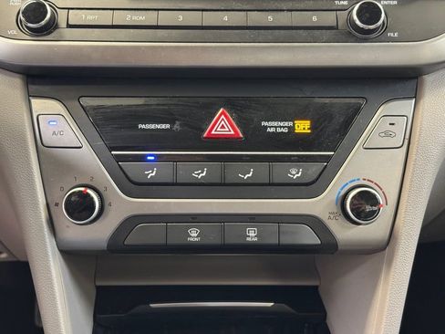 Used 2017 Hyundai Elantra SE image 33