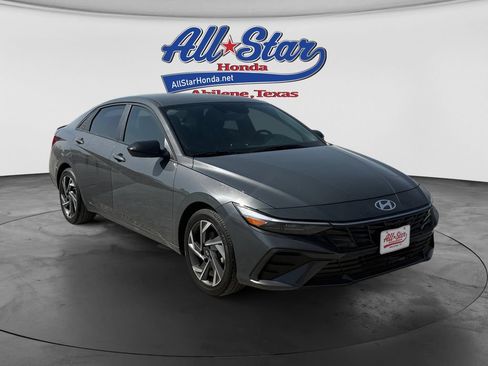 Used 2025 Hyundai Elantra Sport FWD image 4