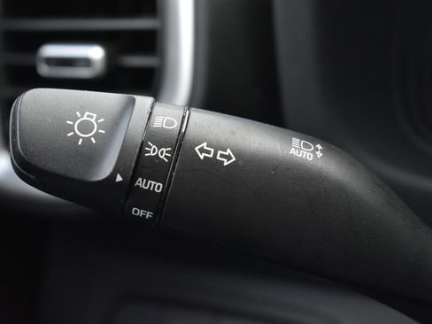 Used 2025 Hyundai Venue SEL FWD image 18