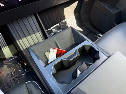Used 2025 Tesla Cybertruck AWD Crew Cab image 26