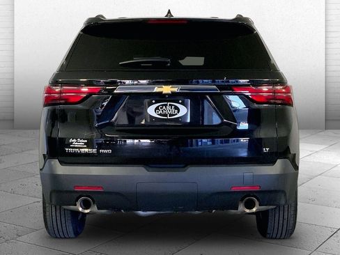 Used 2023 Chevrolet Traverse LT image 3