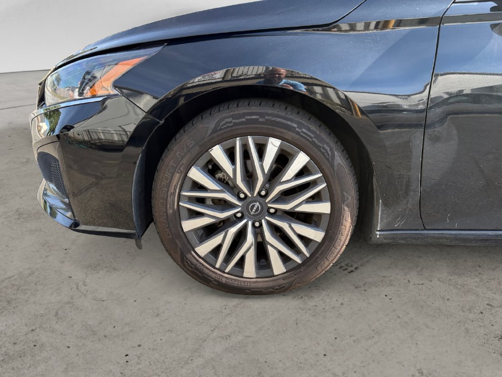 Used 2024 Nissan Altima 2.5 SV FWD image 14