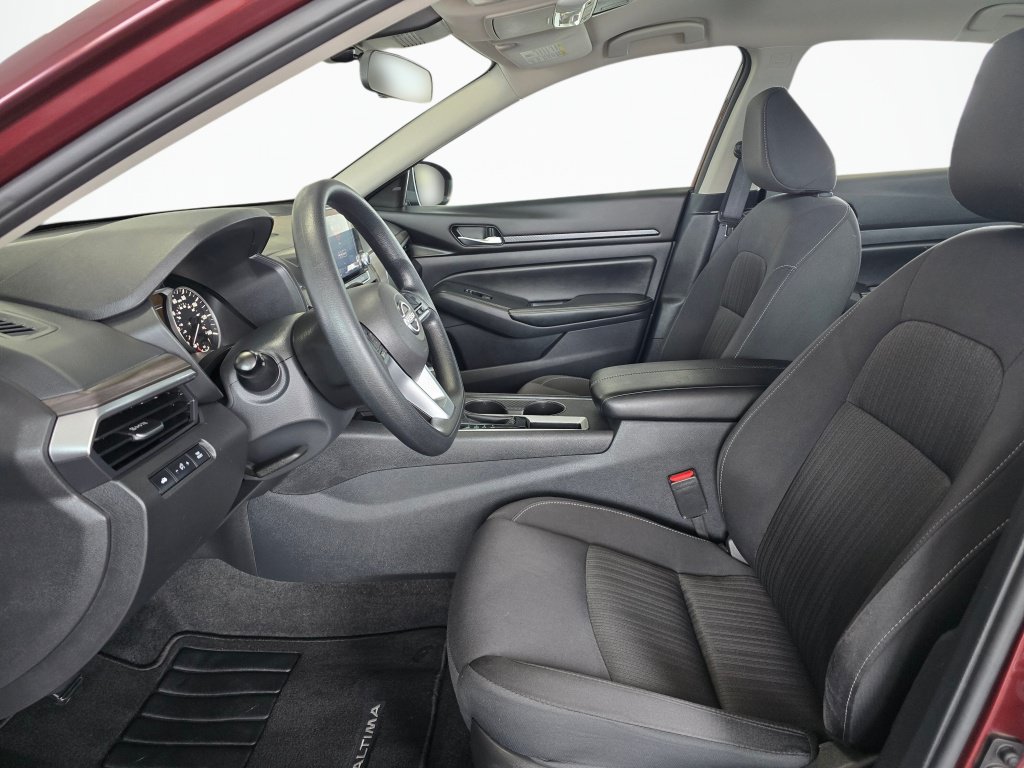 Used 2025 Nissan Altima 2.5 SV FWD image 17