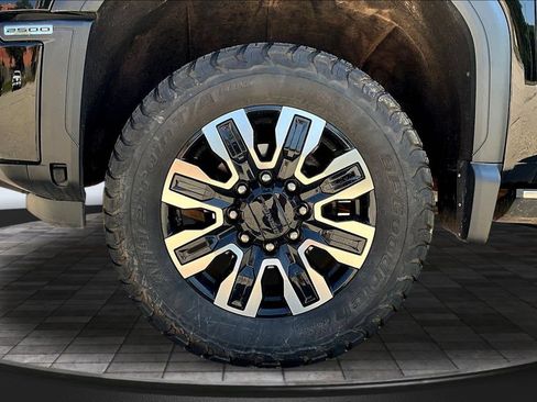 Used 2024 GMC Sierra 2500 Denali Ultimate AWD/4WD image 15
