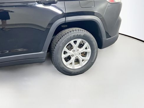 Used 2023 Jeep Grand Cherokee Limited AWD/4WD image 30