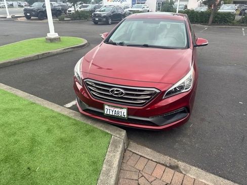 Used 2016 Hyundai Sonata Sport w/ Option Group 1V FWD image 17