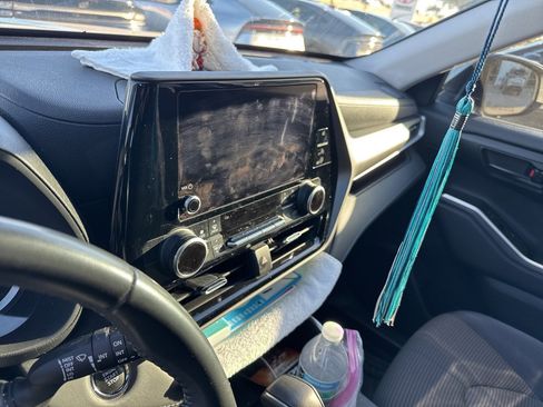 Used 2023 Toyota Highlander LE image 7