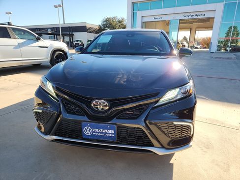 Used 2022 Toyota Camry XSE image 2
