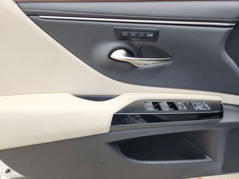 Used 2024 Lexus ES 250 w/ Premium Package image 22