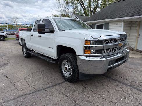 Used 2019 Chevrolet Silverado 2500 W/T AWD/4WD image 2