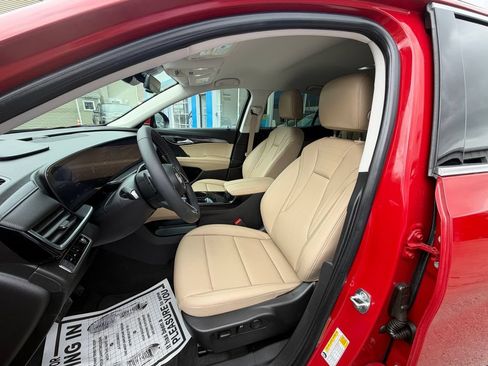 Used 2025 Buick Envision Preferred AWD/4WD image 9