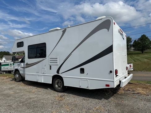 Used 2017 Ford E-350 and Econoline 350 Super Duty w/ Motorhome Prep Package RWD image 6