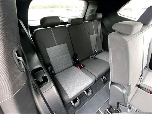 Used 2025 GMC Acadia Elevation image 26