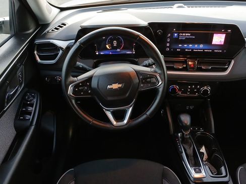 Used 2024 Chevrolet TrailBlazer LT w/ LT Cold Weather Package image 12