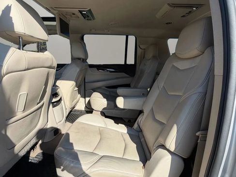 Used 2015 Cadillac Escalade ESV Premium image 11