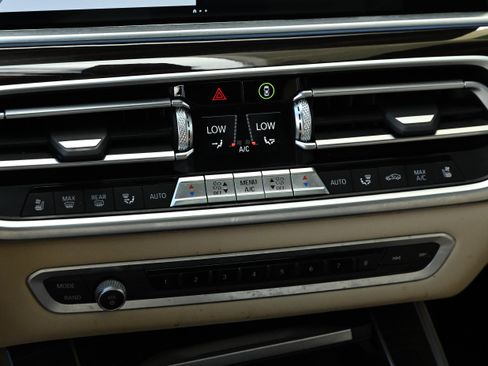 Used 2021 BMW X5 xDrive40i w/ M Sport Package image 19