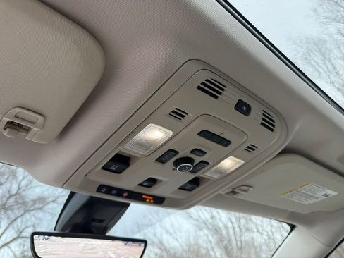 Used 2021 GMC Yukon XL Denali w/ Denali Premium Package image 18