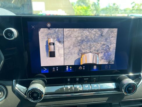 Used 2023 Chevrolet Colorado Trail Boss w/ Technology Package image 24