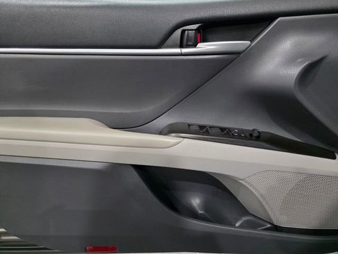 Used 2023 Toyota Camry SE image 10