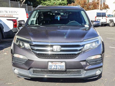 Used 2018 Honda Pilot Touring image 2