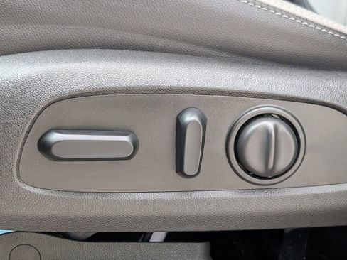 Used 2021 Chevrolet Equinox Premier FWD image 38