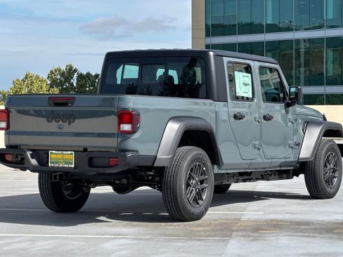 New 2026 Jeep Gladiator Sport AWD/4WD image 4