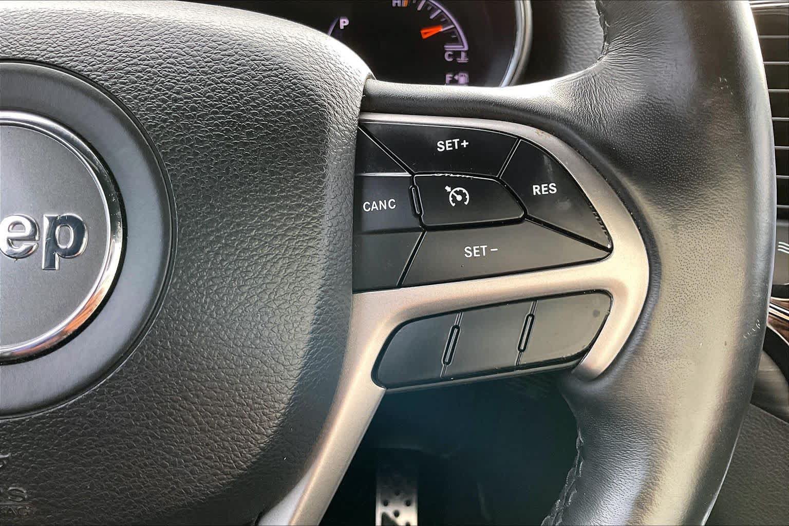Used 2019 Jeep Grand Cherokee Altitude AWD/4WD image 24