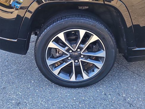 Used 2022 Jeep Grand Cherokee Overland w/ Luxury Tech Group IV image 9