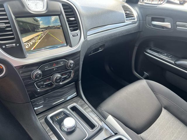 Used 2020 Chrysler 300 Touring w/ Chrome Appearance Package RWD image 28