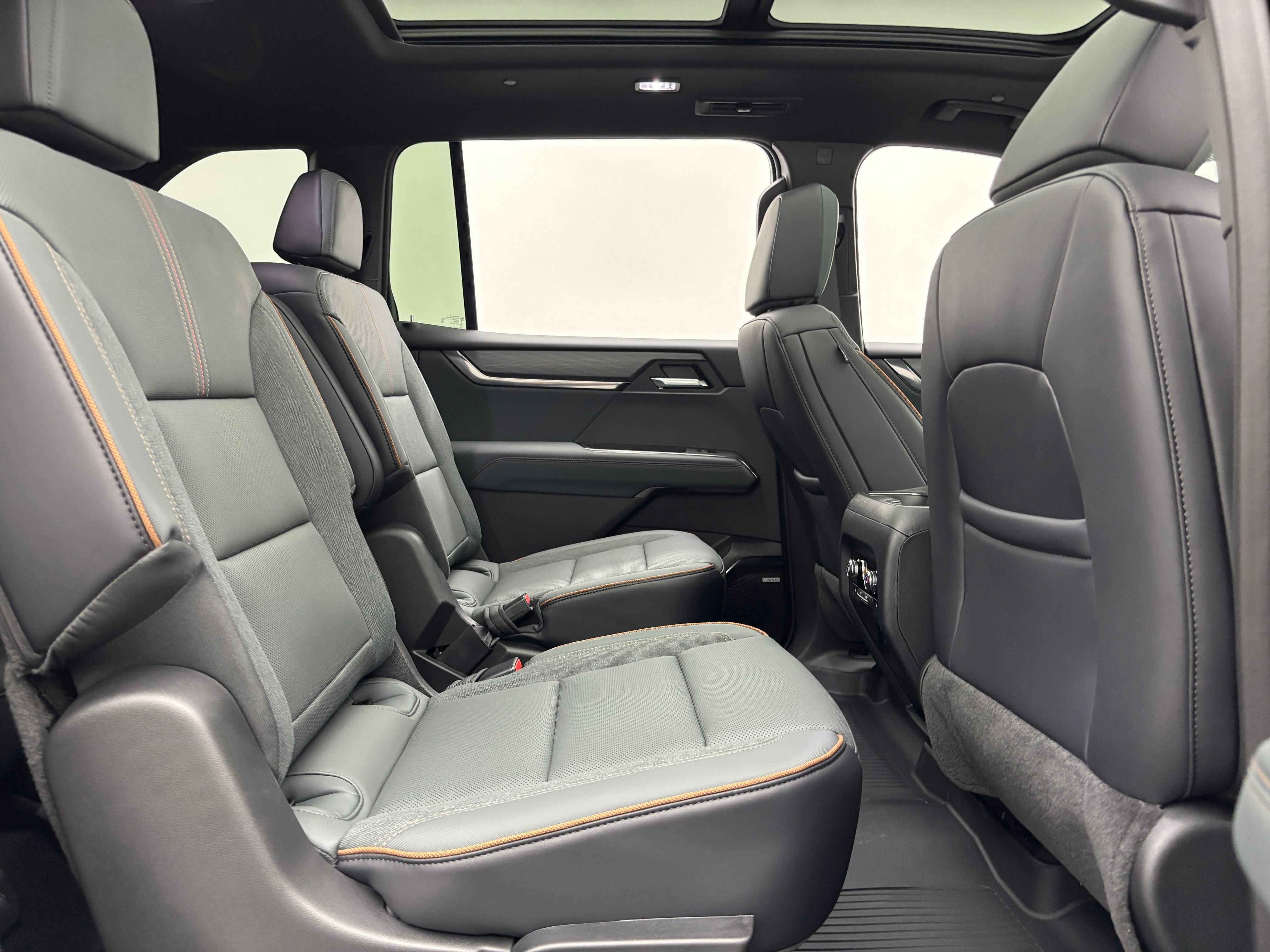 New 2026 GMC Acadia AT4 w/ Luxury Package AWD/4WD image 39