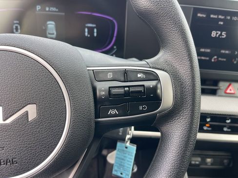 Certified 2025 Kia Sportage LX AWD/4WD image 17