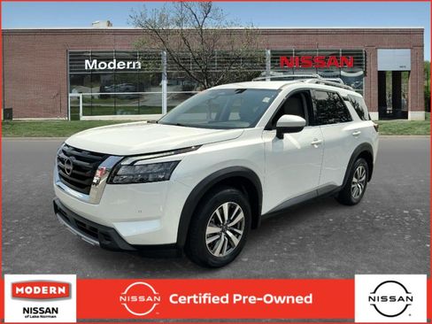 Certified 2025 Nissan Pathfinder SL FWD image 1