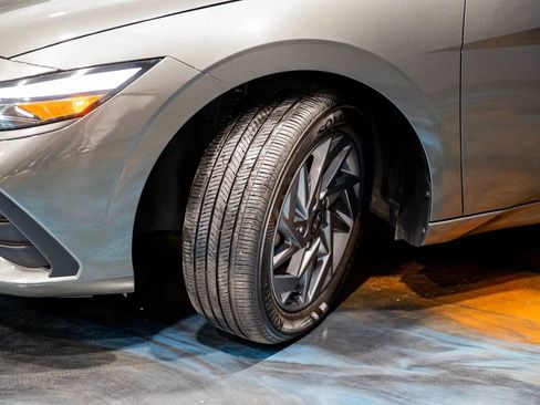 Used 2024 Hyundai Elantra SEL image 4