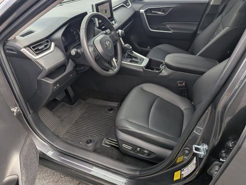 Used 2025 Toyota RAV4 XLE Premium image 9