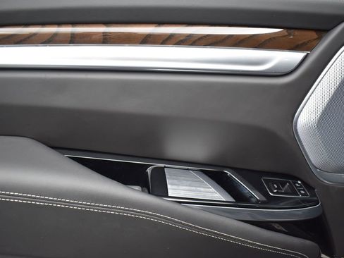 Certified 2025 Cadillac Escalade ESV Sport Platinum image 28