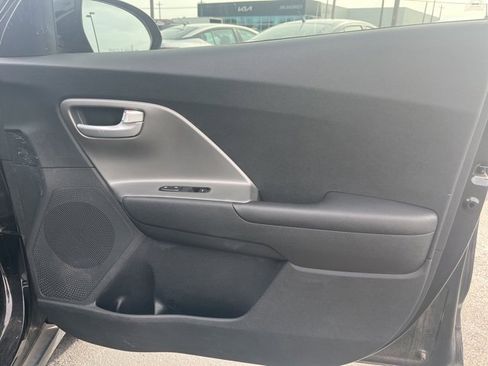 Used 2022 Kia Niro LX image 18
