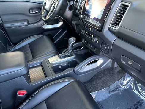 Used 2022 Nissan Frontier SV w/ SV Premium Package RWD image 14