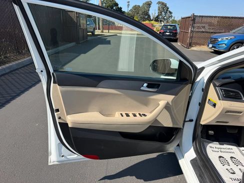 Used 2016 Hyundai Sonata SE w/ Cargo Package FWD image 10