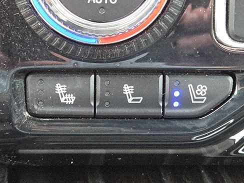 Used 2024 GMC Yukon Denali AWD/4WD image 9