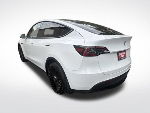 Used 2021 Tesla Model Y Long Range AWD/4WD image 3