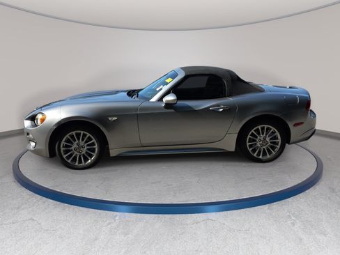 Used 2017 FIAT 124 Spider Classica RWD image 3