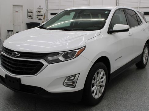 Used 2018 Chevrolet Equinox LT image 3