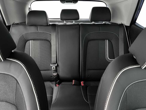 Certified 2025 Hyundai Venue Limited image 31