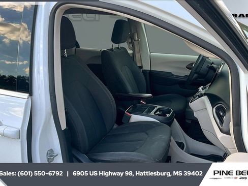 Used 2019 Chrysler Pacifica Touring Plus image 6