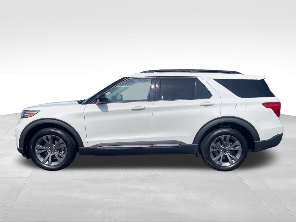 Used 2023 Ford Explorer XLT w/ Equipment Group 202A AWD/4WD image 2
