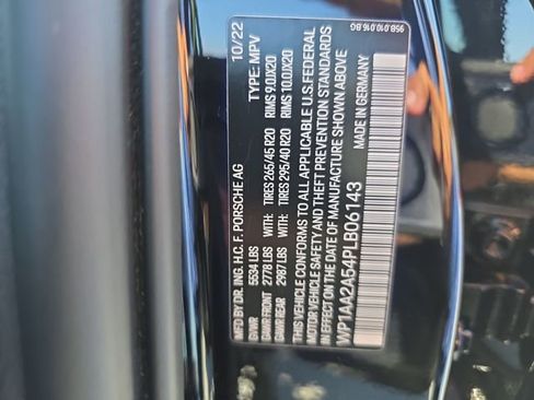 Used 2023 Porsche Macan AWD/4WD image 33