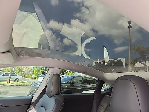 Used 2022 Tesla Model Y Performance image 22